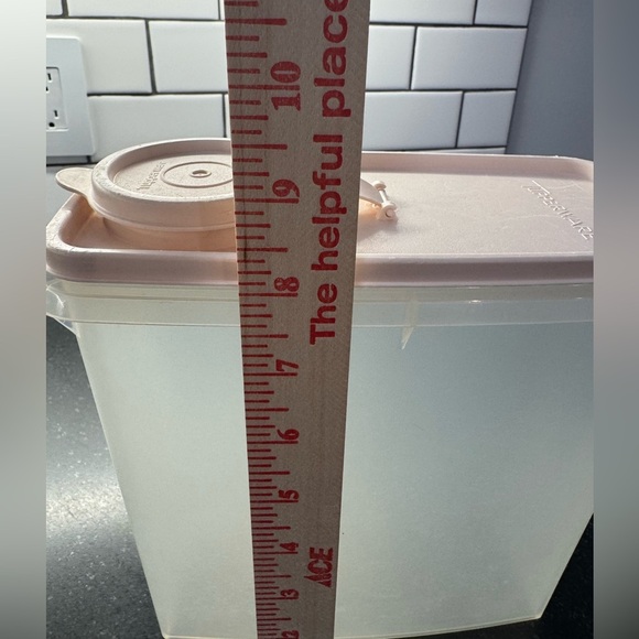 Vintage Tupperware Store-N-Pour Containers, set of 2, pink lids - Picture 12 of 13